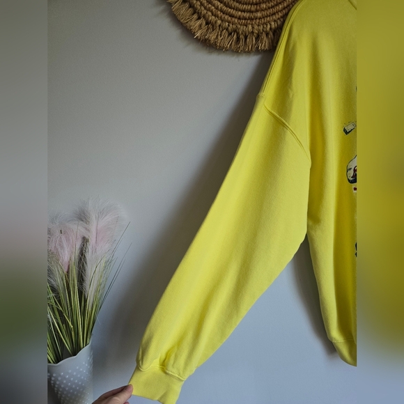 Daydreamer New Here Comes the Rolling Stones Crew Yellow Sweatshirt SZ Large - Picture 4 of 12